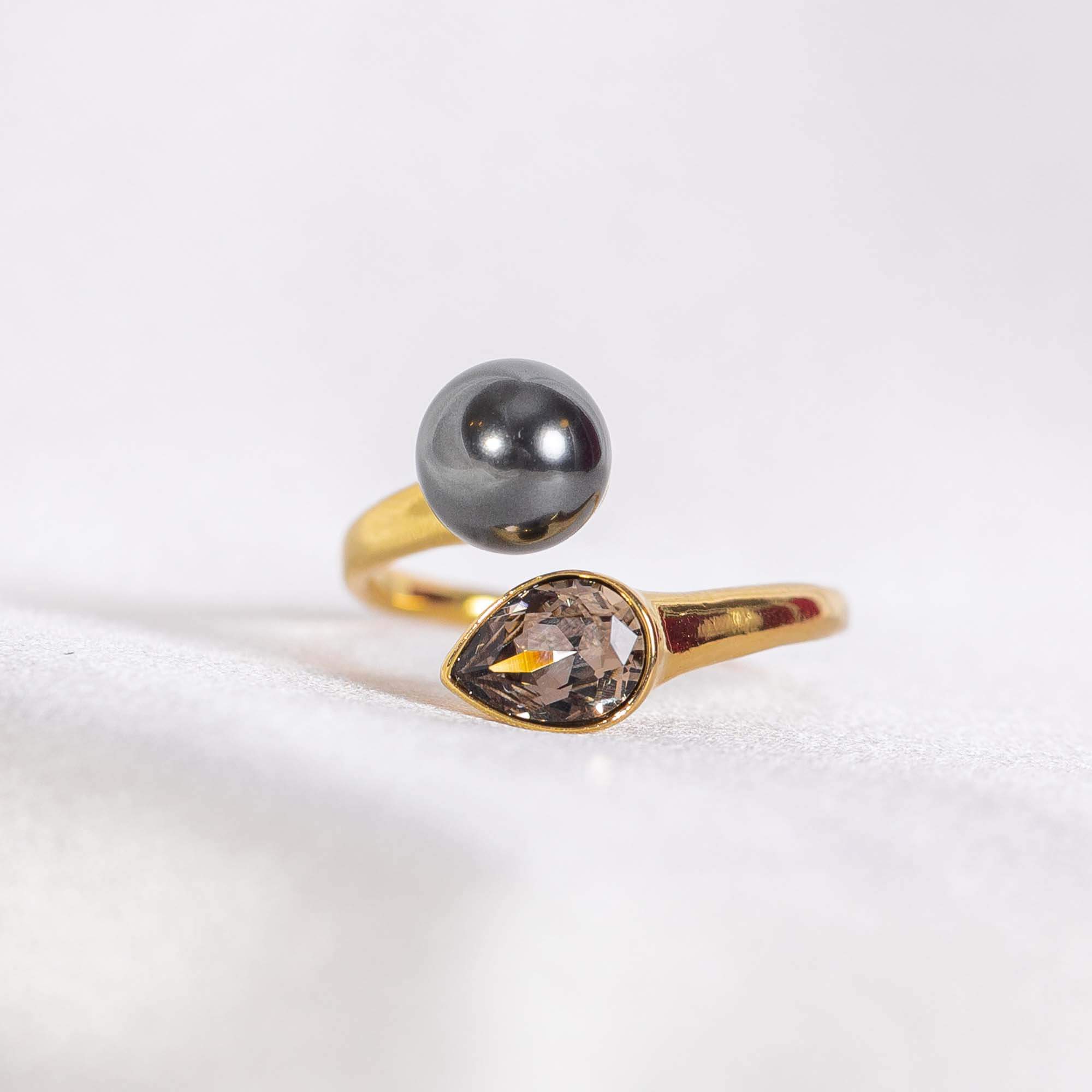 Ella ring - Black pearl