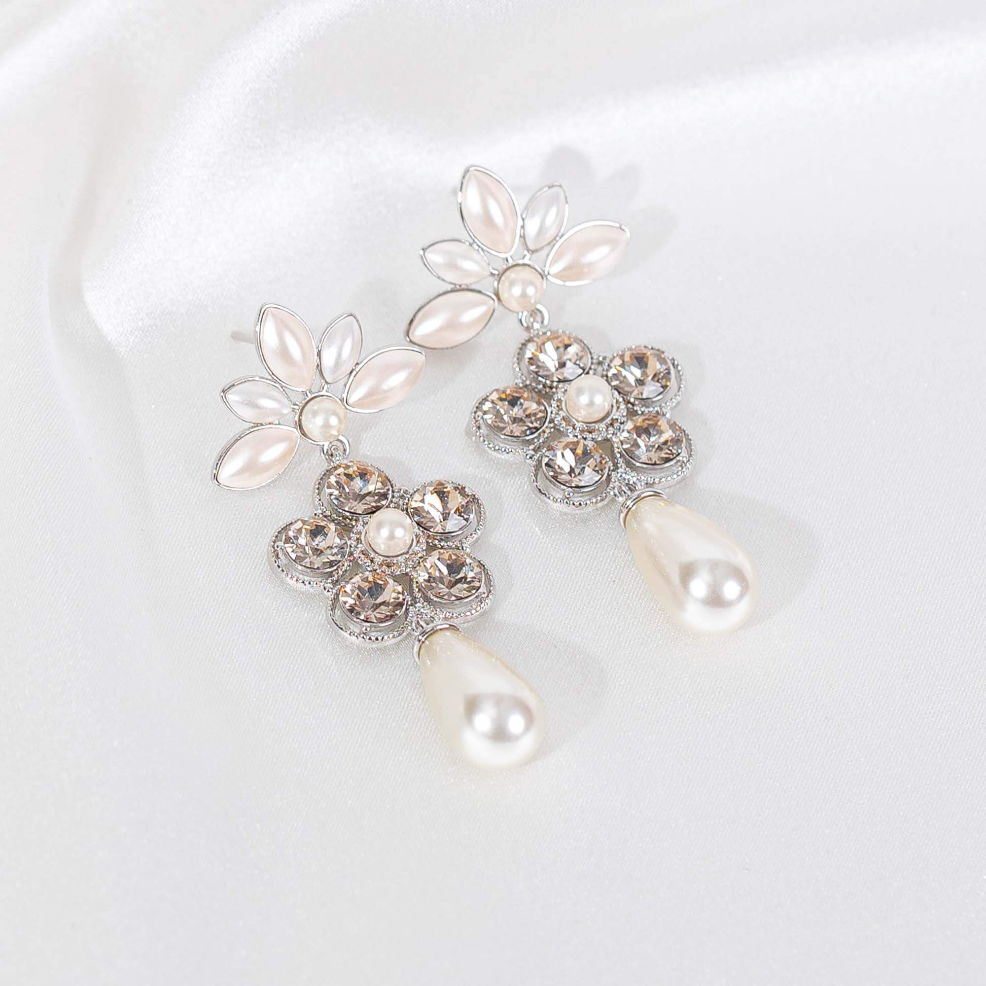 Aurora Pearl earrings - Ivory silk