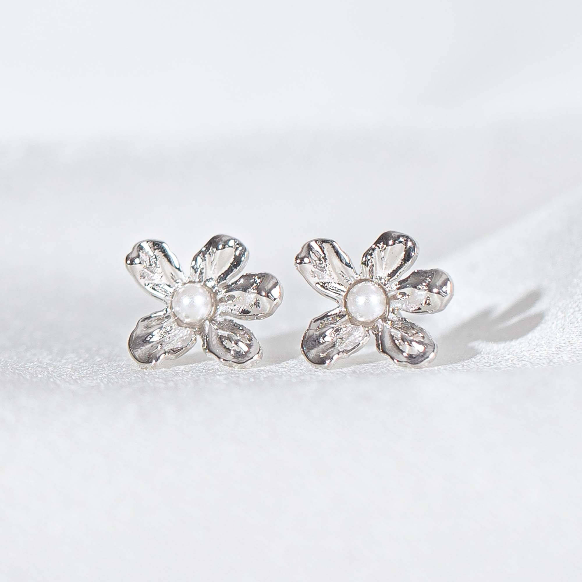 Petite Eponine earrings - Ivory pearl (Silver)